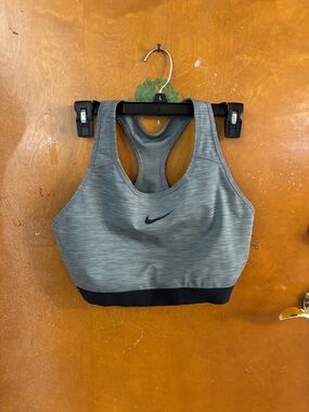 Nike sports bra. Xl.
